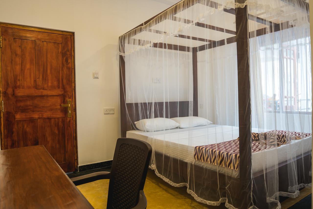 Ocean Bay Surf Resort Велігама Екстер'єр фото
